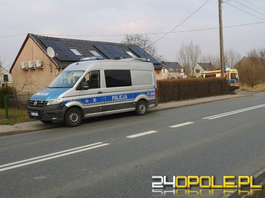 Wypadek w Lędzinach. Samochód osobowy uderzył w ogrodzenie posesji
