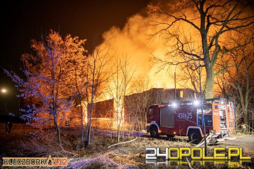 Ogromny pożar stodoły w powiecie Kluczborskim