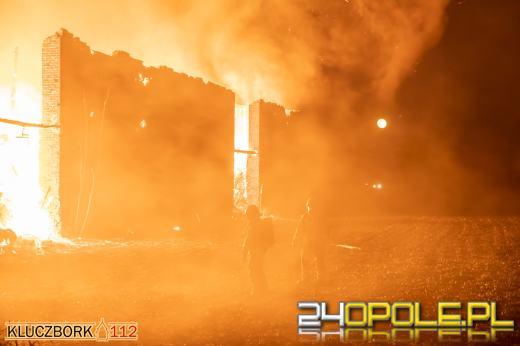 Ogromny pożar stodoły w powiecie Kluczborskim