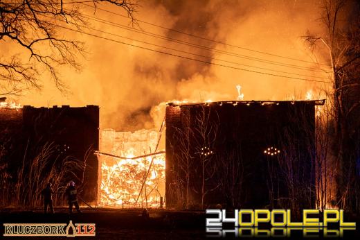 Ogromny pożar stodoły w powiecie Kluczborskim