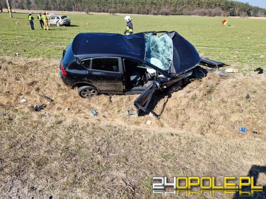 Czołowe zderzenie na DW 409. Dwie osoby nie żyją  