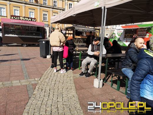 Food Trucki opanowały opolski Rynek. "Nigdy się nie nudzą"