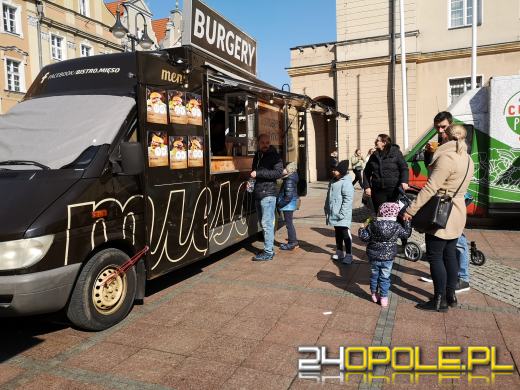 Food Trucki opanowały opolski Rynek. "Nigdy się nie nudzą"