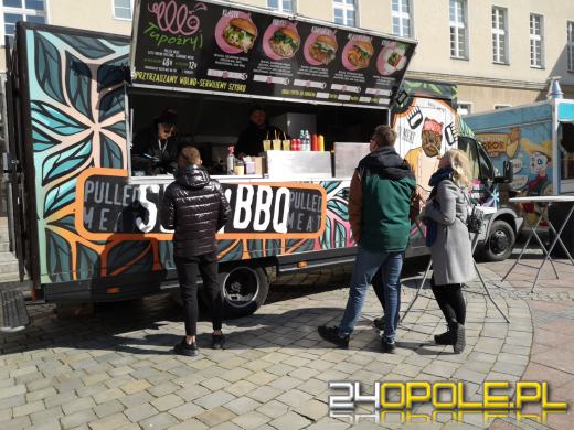 Food Trucki opanowały opolski Rynek. "Nigdy się nie nudzą"
