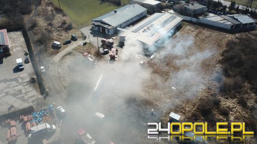 Pożar hali produkcyjnej w Opolu