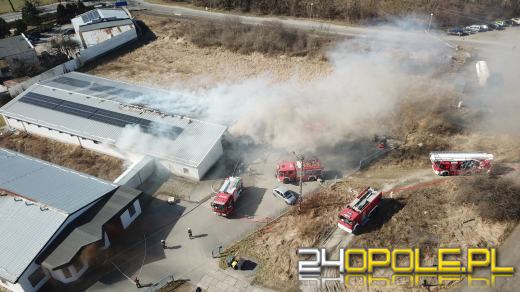 Pożar hali produkcyjnej w Opolu