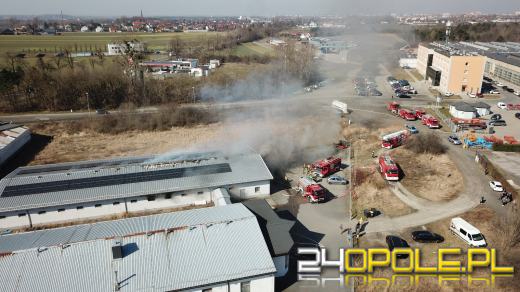 Pożar hali produkcyjnej w Opolu