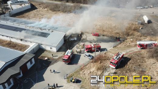 Pożar hali produkcyjnej w Opolu