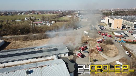 Pożar hali produkcyjnej w Opolu