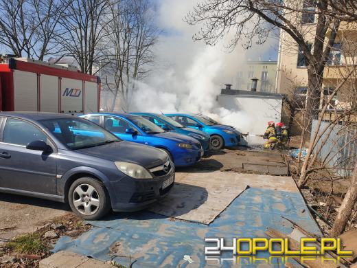 Pożar samochodów na parkingu w Brzegu