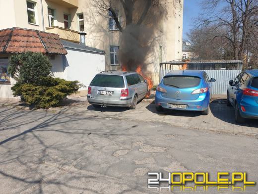 Pożar samochodów na parkingu w Brzegu