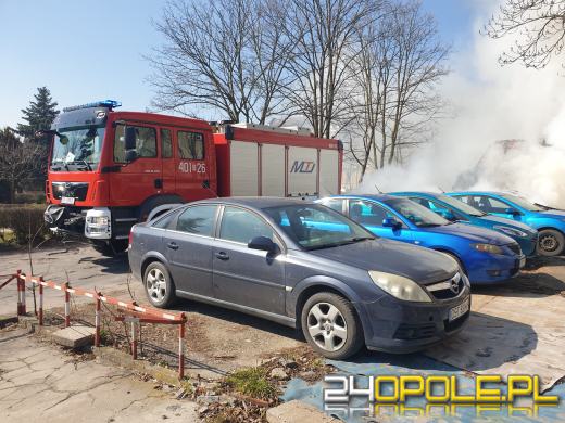 Pożar samochodów na parkingu w Brzegu