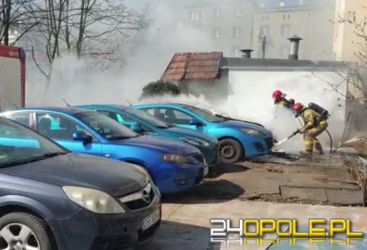 Pożar samochodów na parkingu w Brzegu