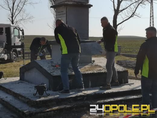 Runął pomnik Armii Czerwonej w gminie Prószków