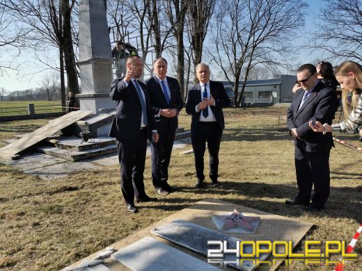 Runął pomnik Armii Czerwonej w gminie Prószków