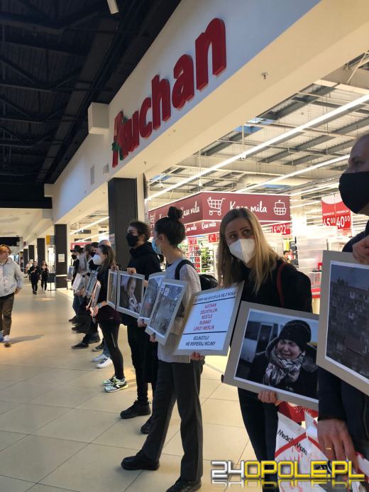 Polacy bojkotuja marki, które działają w Rosji. Liczba transakcji to potwierdza