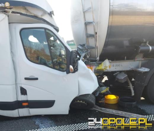 Koszmarny wypadek na A4. 33-letni kierowca busa wjechał pod cysternę