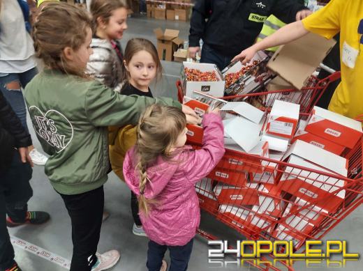 Strażacy z OSP Zawada zorganizowali dzieciom z Ukrainy wielką dostawę słodyczy!