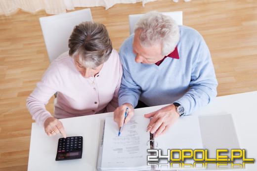 13 emerytura. Wiemy, kiedy ZUS wypłaci pieniądze emerytom i rencistom