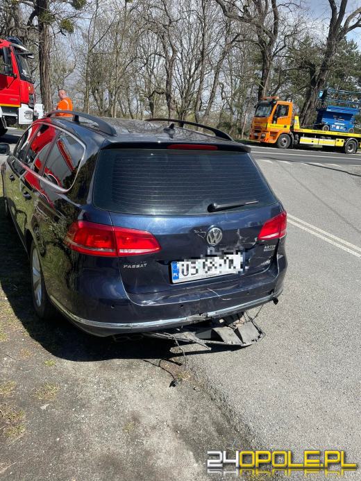 Wypadek na trasie Opole-Brzeg. Karetka pogotowia wjechała w tył peugeota