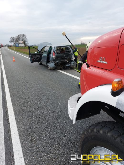 Zderzenie opla i peugeota na obwodnicy Opola