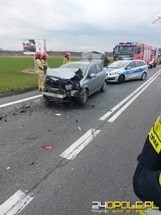 Zderzenie opla i peugeota na obwodnicy Opola