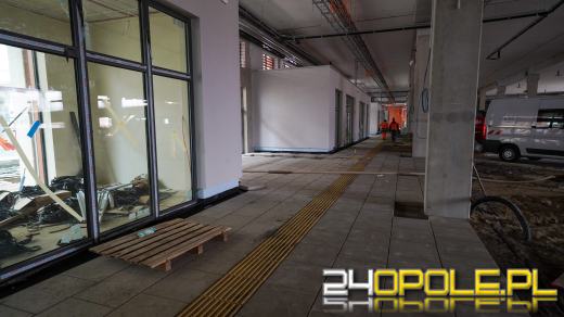 Trwają prace wykończeniowe w centrum przesiadkowym Opole Główne