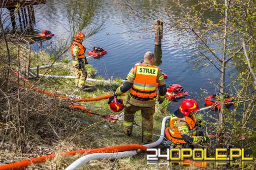 Strażacy ćwiczyli na terenie starego zakładu