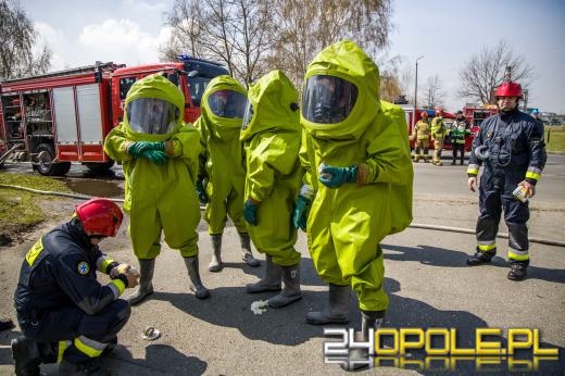 Strażacy ćwiczyli na terenie starego zakładu