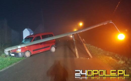 Pijany kierowca ściął latarnię i trafił wprost do więzienia