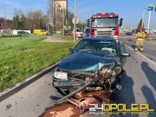 33-latka wjechała na skrzyżowanie na czerwonym świetle. Doszło do wypadku