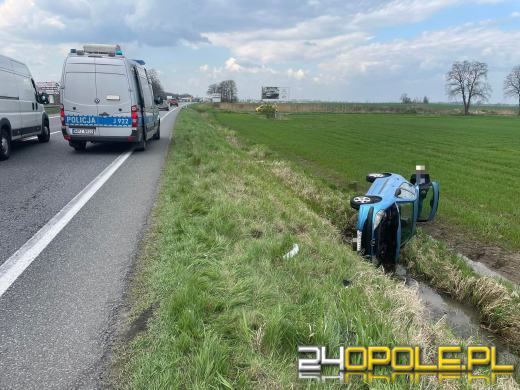 Samochód wypadł z drogi na obwodnicy Opola