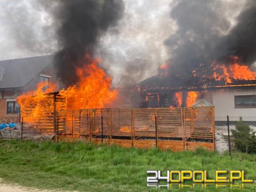 7 zastępów straży walczyło z pożarem domu w Walidrogach