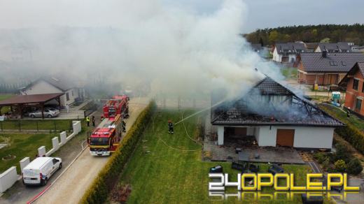 7 zastępów straży walczyło z pożarem domu w Walidrogach