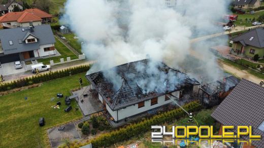 7 zastępów straży walczyło z pożarem domu w Walidrogach