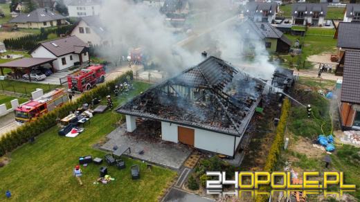 7 zastępów straży walczyło z pożarem domu w Walidrogach
