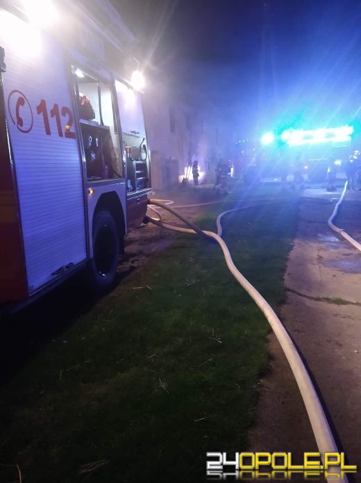 4 zastępy straży gasiły pożar obory w gminie Otmuchów