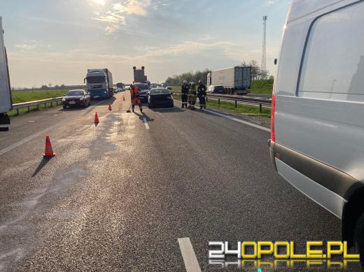 Wypadek na strzeleckim odcinku A4. Z lawety zsunął się ładunek