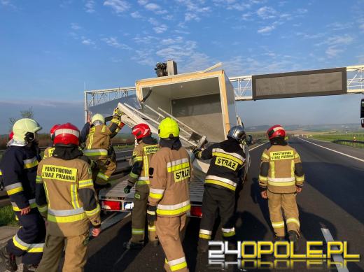 Wypadek na strzeleckim odcinku A4. Z lawety zsunął się ładunek