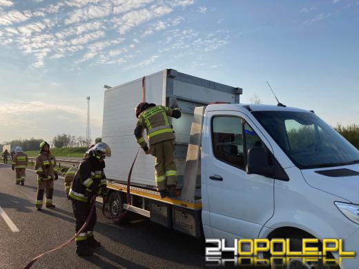 Wypadek na strzeleckim odcinku A4. Z lawety zsunął się ładunek