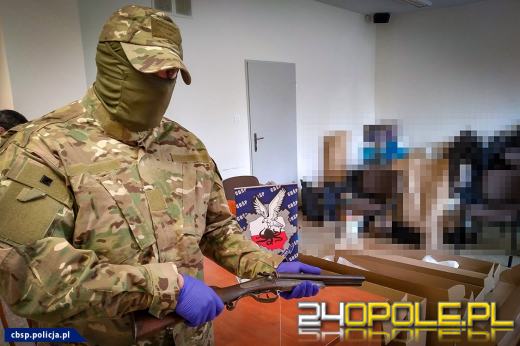 Rozbity gang o charakterze zbrojnym - przejęte 250 jednostek broni