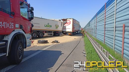 Zderzenie dwóch ciężarówek na 249 km A4. Lądował śmigłowiec LPR