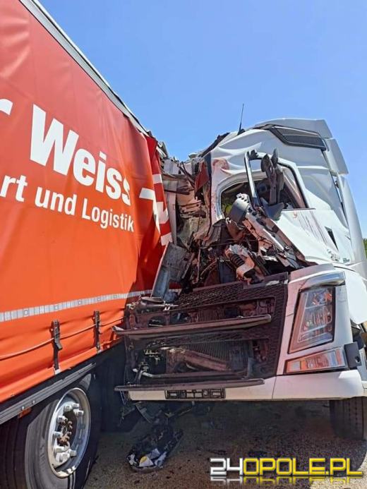 Zderzenie dwóch ciężarówek na 249 km A4. Lądował śmigłowiec LPR