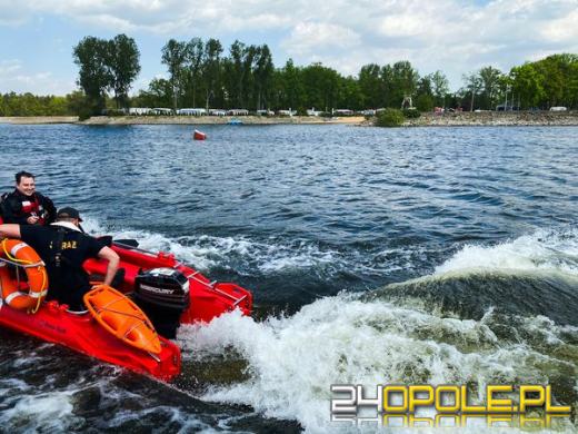 Zderzenie łodzi i kajaków na wodzie. Strażacy ćwiczą wszelkie scenariusze