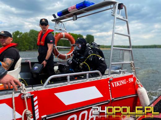 Zderzenie łodzi i kajaków na wodzie. Strażacy ćwiczą wszelkie scenariusze