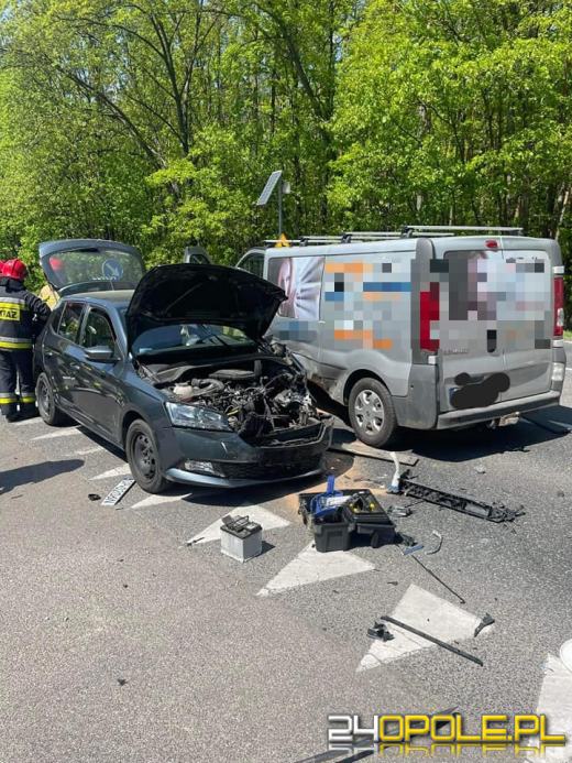 Zderzenie busa z samochodem osobowym w miejscowości Schodnia