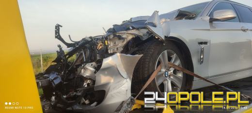 Kierowca BMW zasnął na A4 i najechał na tył ciężarówki