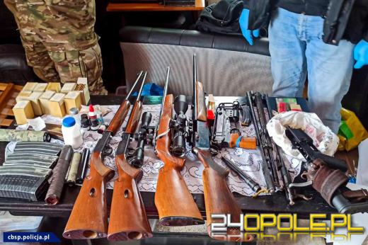 CBŚP przejęło broń, granaty i amunicję