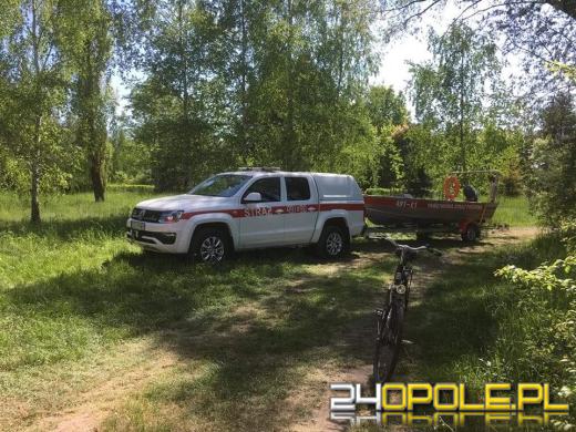 Samochód osobowy osunął się do wody