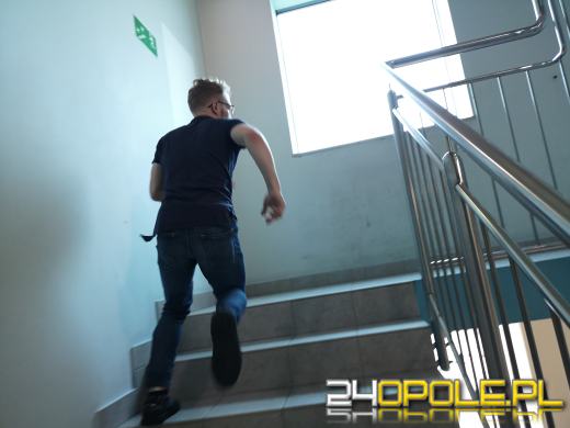 11 pięter akademika Niechcic w niecałą minutę. Za nami Niechcic Tower Run